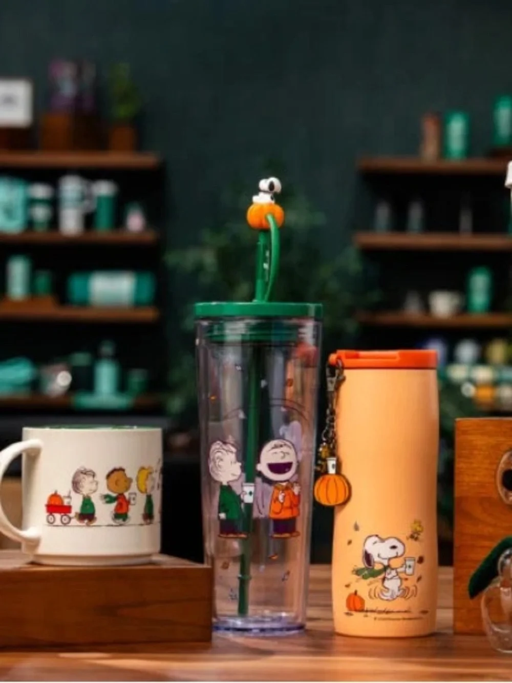 NWT Snoopy Glass Cold Cup Peanuts + Starbucks Collection 20oz Limited Edition